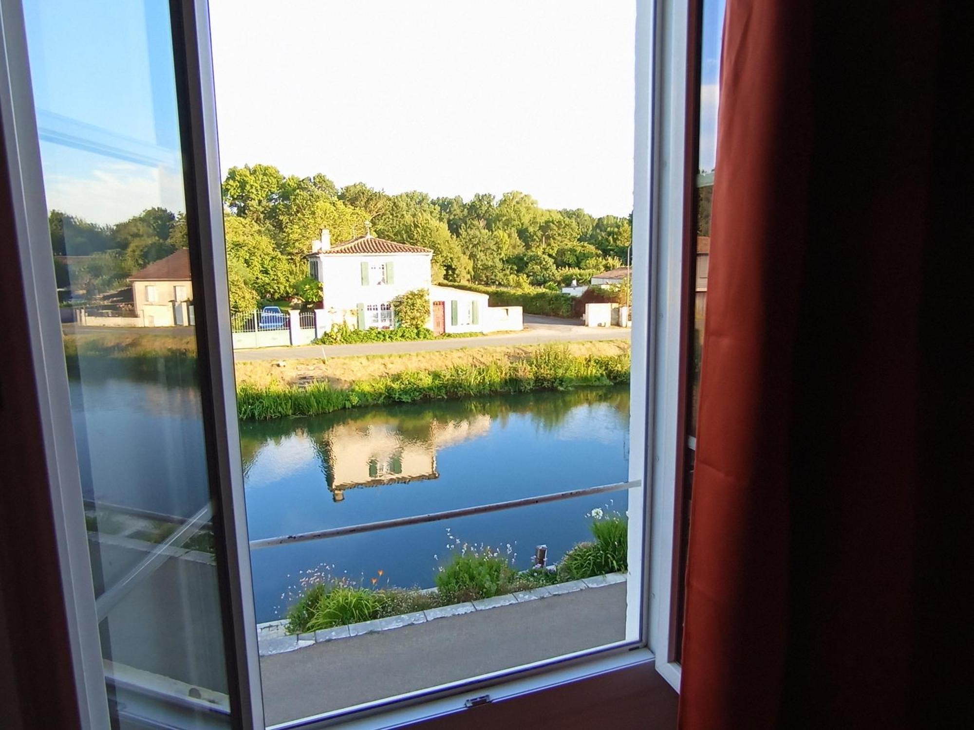Ferienwohnung Au Bord De L'Eau Coulon Exterior foto